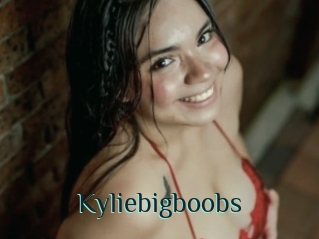 Kyliebigboobs