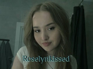 Roselynkissed